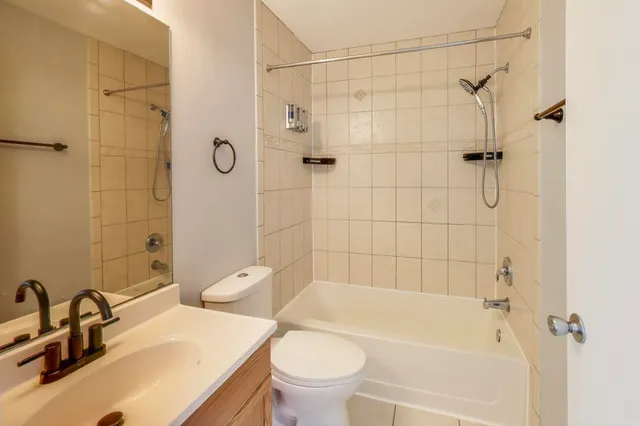 $289,990 | 106 Brittany Drive, Streamwood, IL 60107