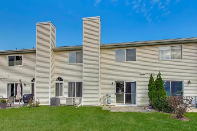 $289,990 | 106 Brittany Drive, Streamwood, IL 60107