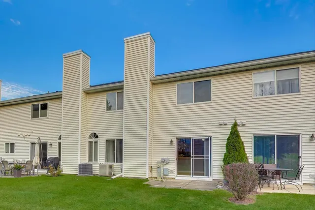 $289,990 | 106 Brittany Drive, Streamwood, IL 60107