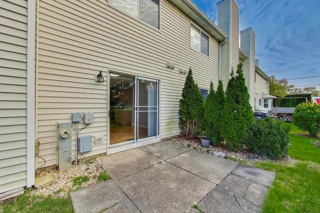 $289,990 | 106 Brittany Drive, Streamwood, IL 60107