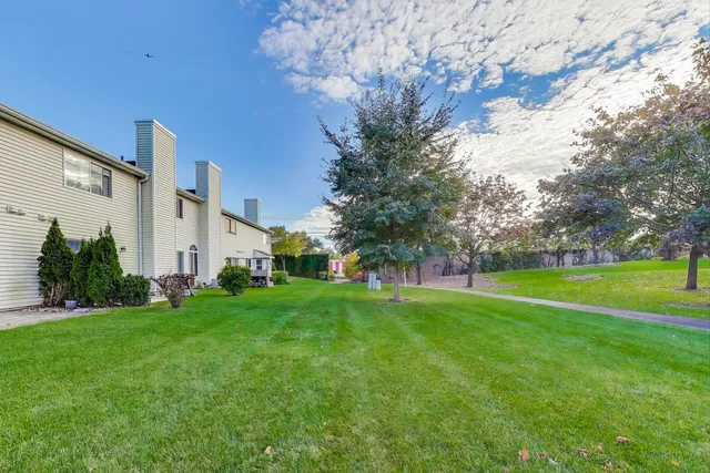 $289,990 | 106 Brittany Drive, Streamwood, IL 60107