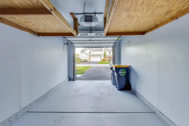 $289,990 | 106 Brittany Drive, Streamwood, IL 60107