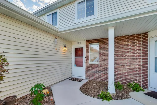 $289,990 | 106 Brittany Drive, Streamwood, IL 60107