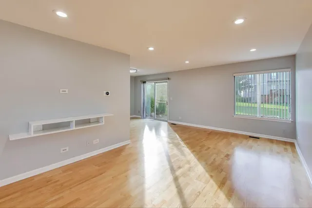 $289,990 | 106 Brittany Drive, Streamwood, IL 60107