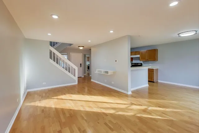 $289,990 | 106 Brittany Drive, Streamwood, IL 60107