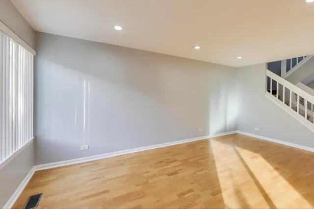 $289,990 | 106 Brittany Drive, Streamwood, IL 60107