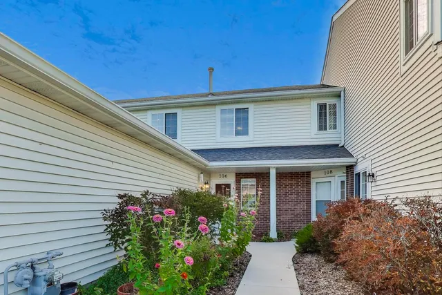 $289,990 | 106 Brittany Drive, Streamwood, IL 60107