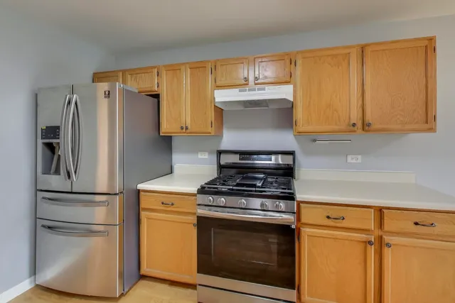 $289,990 | 106 Brittany Drive, Streamwood, IL 60107