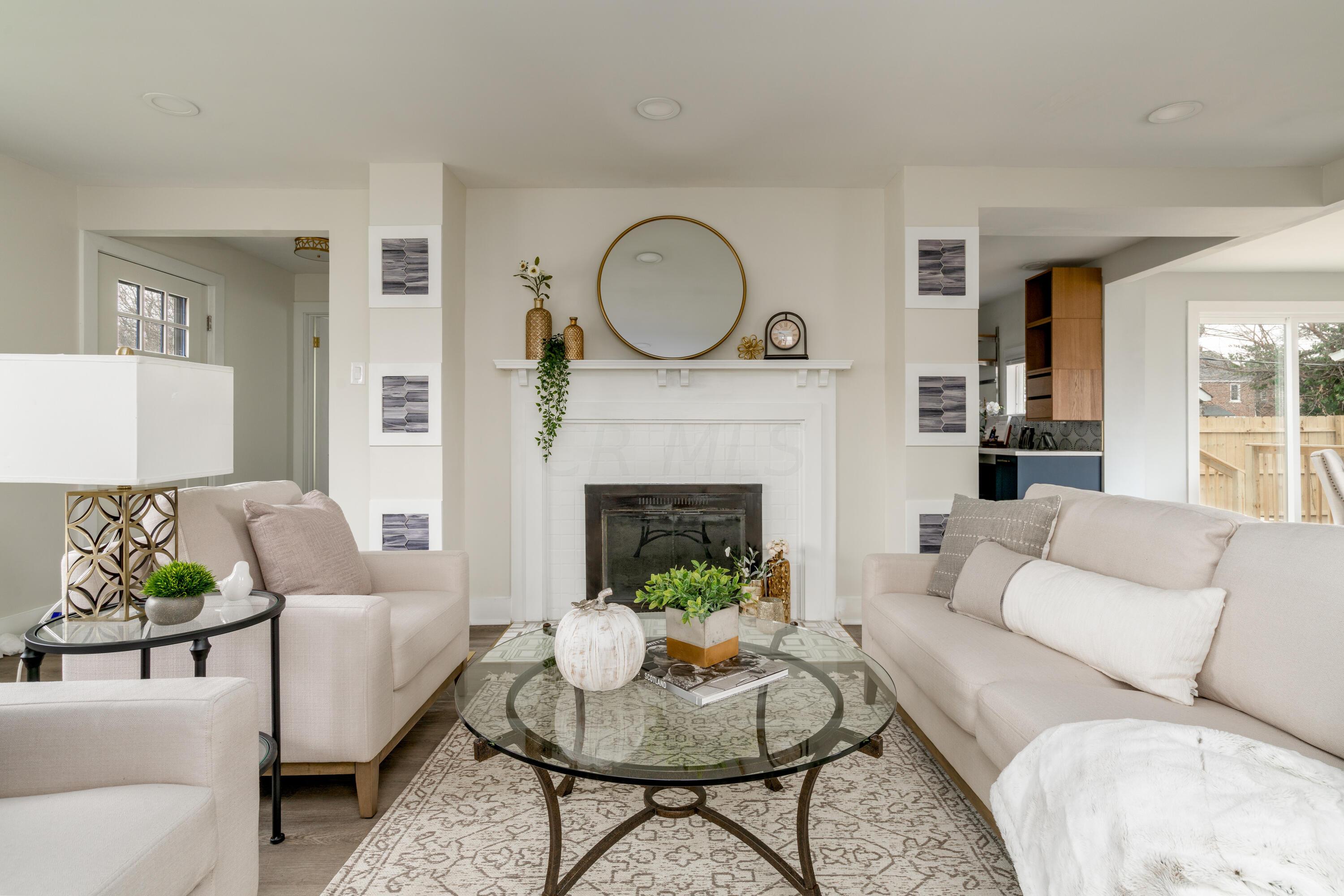 969 Berkeley Road Columbus, OH 43206 - Photo 5 of 18 Livingroom