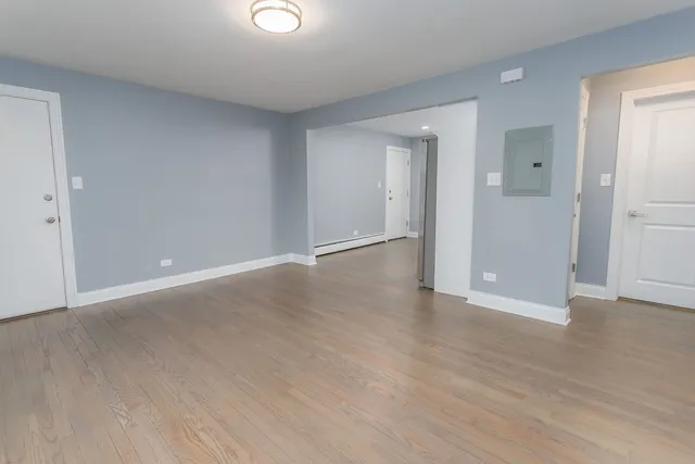 $1,700 | 8210 South 84th Avenue, Unit 1N, Justice, IL 60458