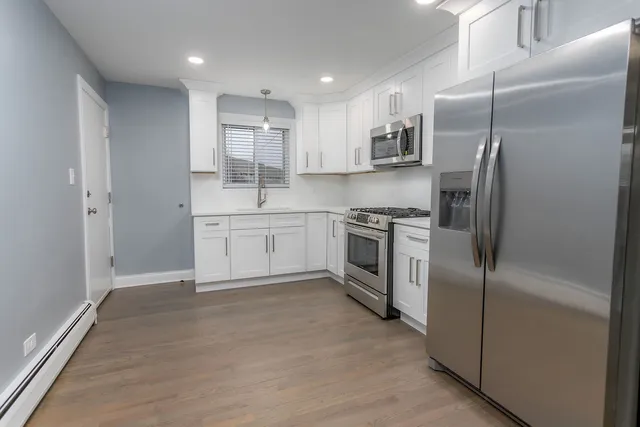 $1,700 | 8210 South 84th Avenue, Unit 1N, Justice, IL 60458