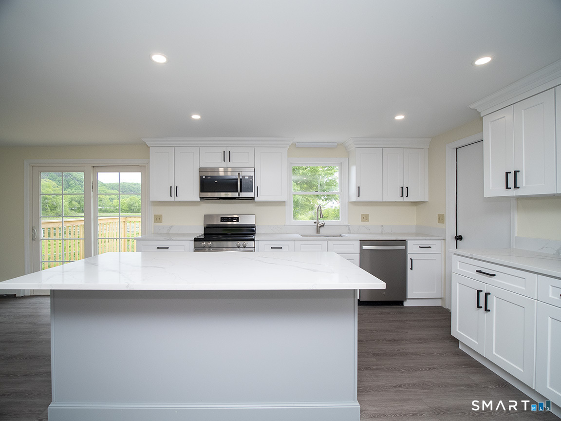 6 Warren Road Woodbridge, CT 06525 - Photo 18 of 35