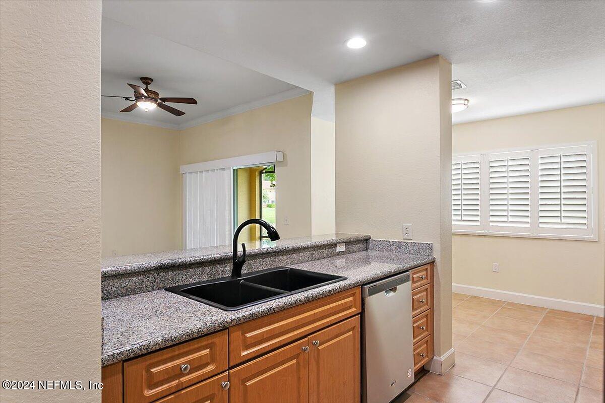 9745 Touchton Road, Unit 2807 Jacksonville, FL 32246 - Photo 13 of 36 11-Kitchen