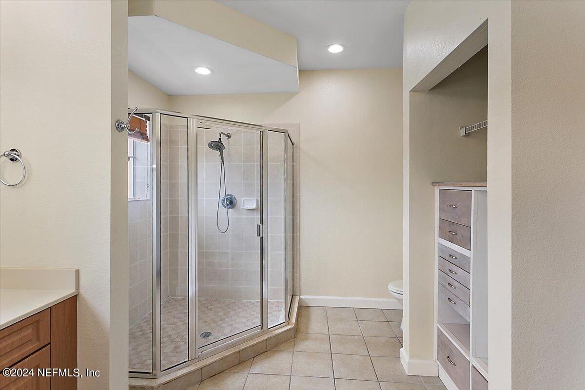 9745 Touchton Road, Unit 2807 Jacksonville, FL 32246 - Photo 18 of 36 15-Primary Bathroom