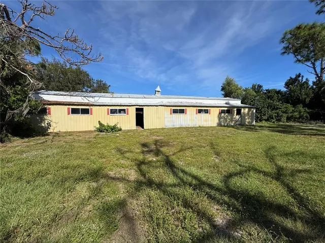 a view of house with garden