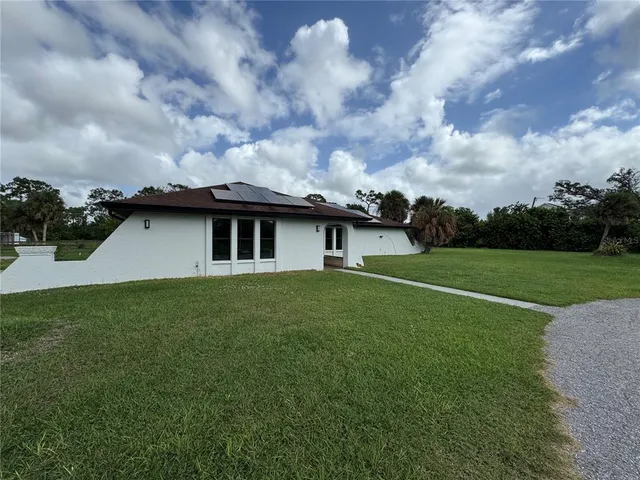 a view of a yard in front of a house