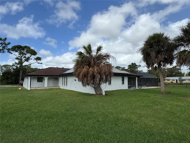 a view of house with a yard