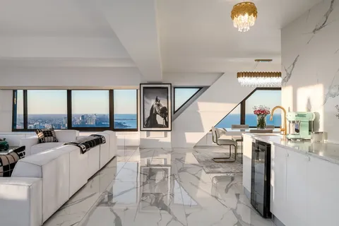 $1,175,000 | 175 East Delaware Place, Unit 580102, Chicago, IL 60611