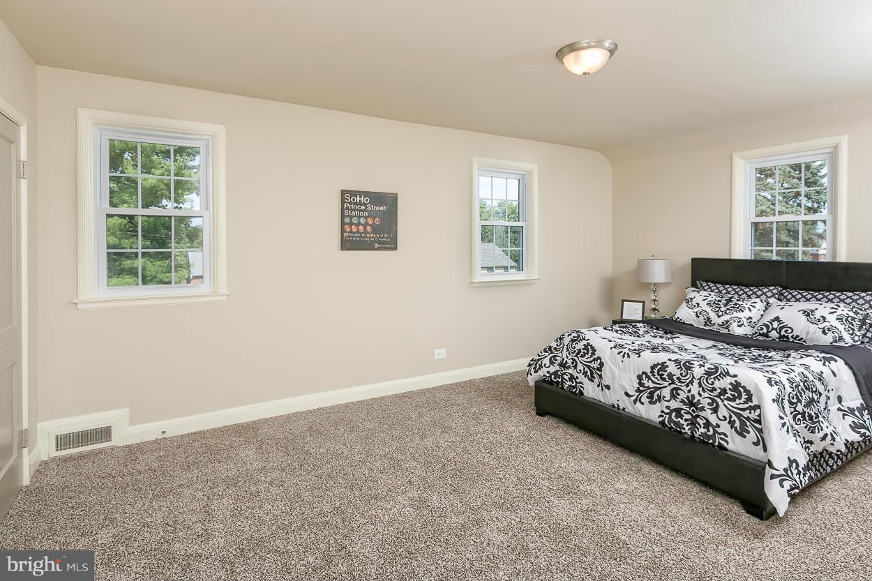 4 Dunmore Road Baltimore, MD 21228 - Photo 17 of 24 Bath (Master)