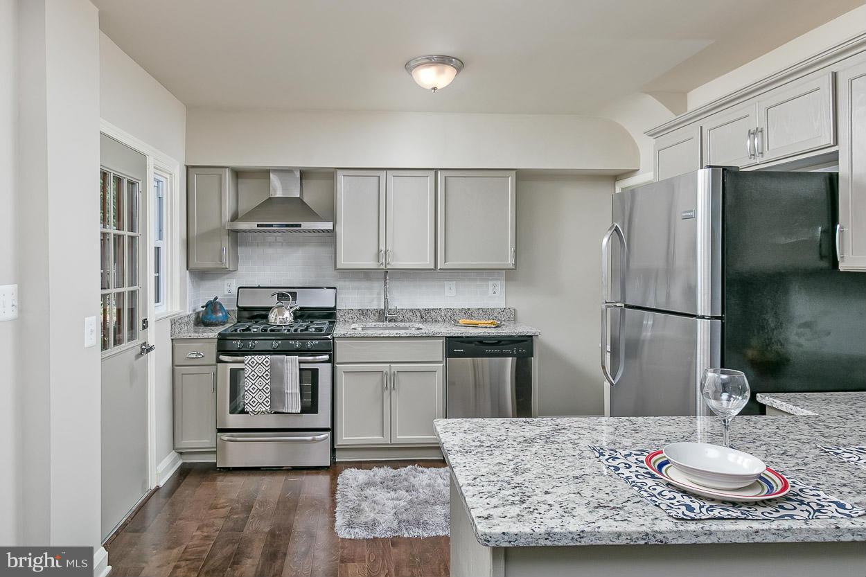 4 Dunmore Road Baltimore, MD 21228 - Photo 7 of 24 Gourmet Chef's Kitchen