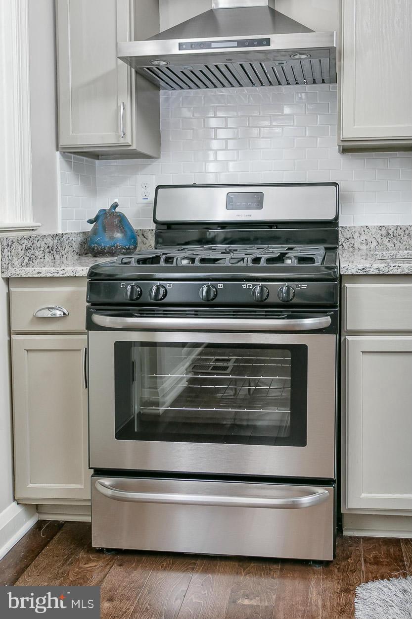 4 Dunmore Road Baltimore, MD 21228 - Photo 10 of 24 New Stainless Steel Appliances