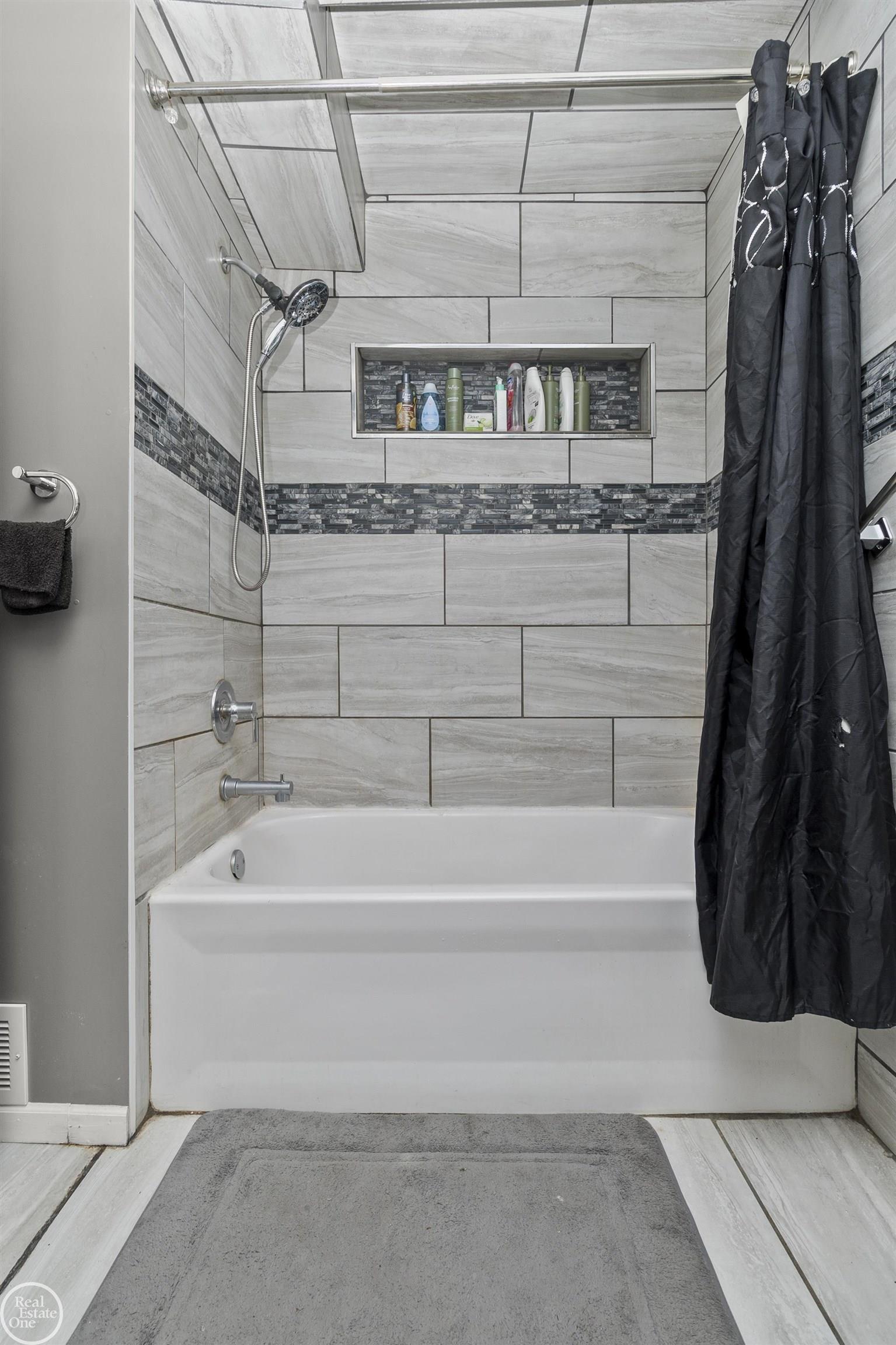 10218 Wayne Road Livonia, MI 48150 - Photo 21 of 43 50120576-20.JPG