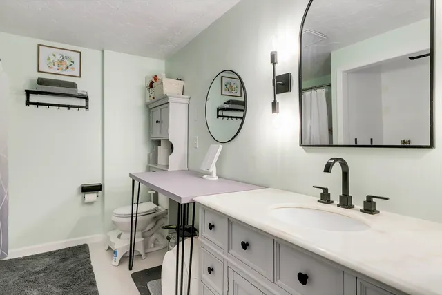 $384,900 | 585 Turnpike Street, Unit 2, Easton, MA 02375