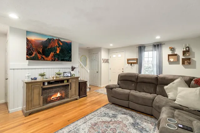 $384,900 | 585 Turnpike Street, Unit 2, Easton, MA 02375