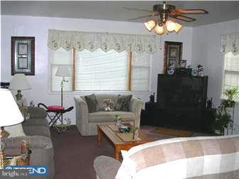 682 White Horse Hamilton Square Road Hamilton, NJ 08610 - Photo 5 of 12 Living Room