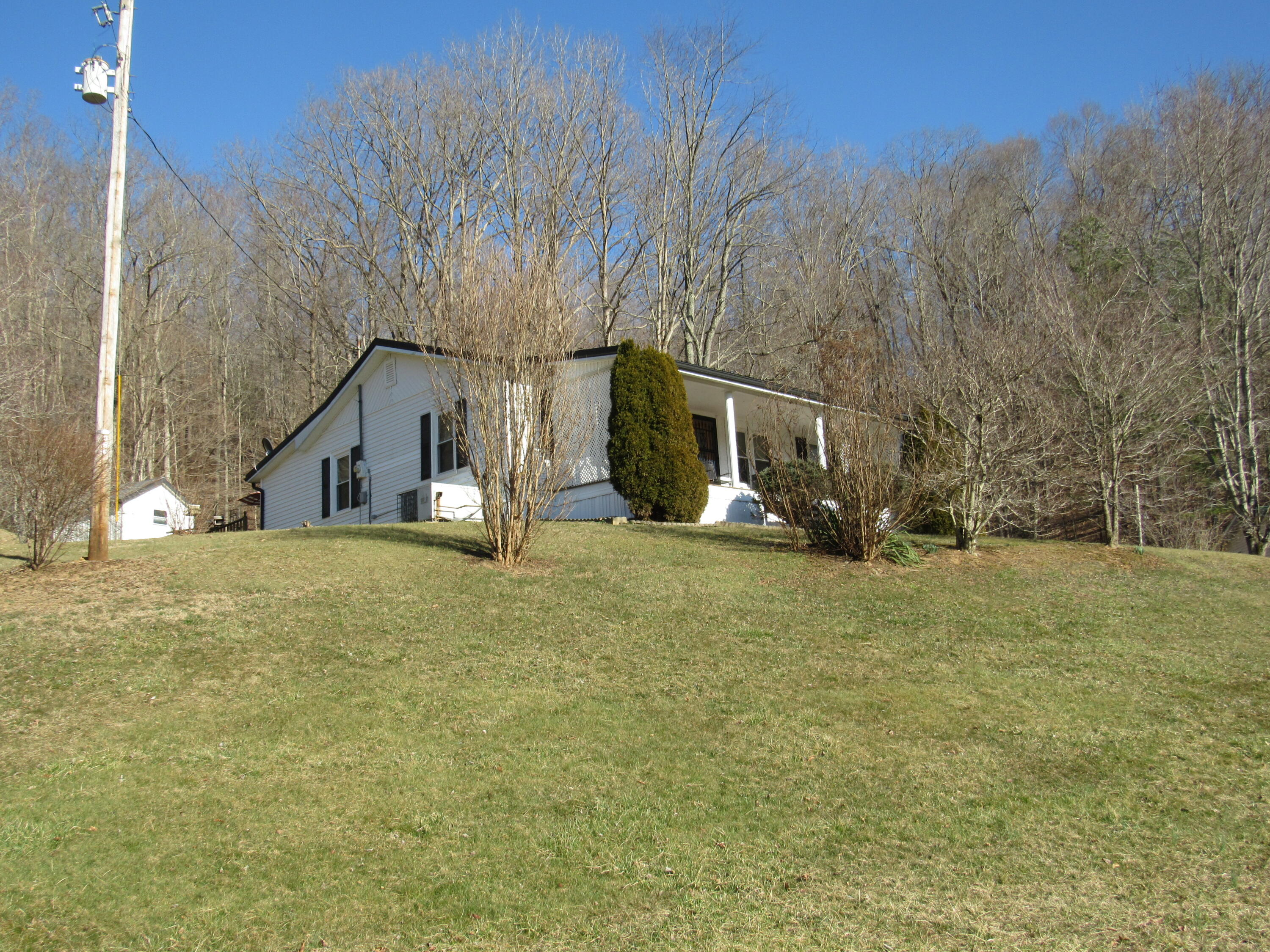 1140 Lower Gilmore Road Campton, KY 41301 - Photo 9 of 32 9-IMG_8578