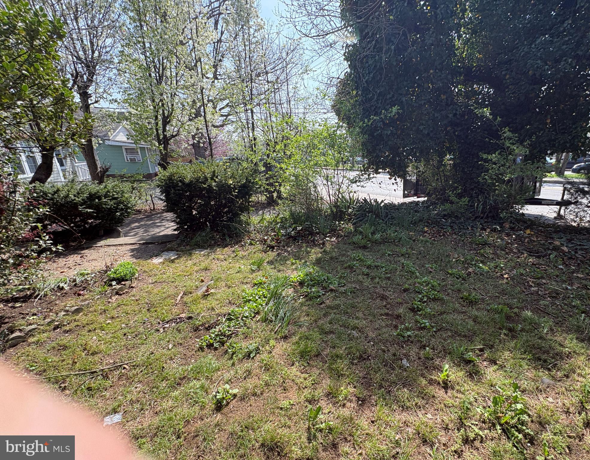 4321 Annapolis Road Baltimore, MD 21227 - Photo 2 of 17 Front yard