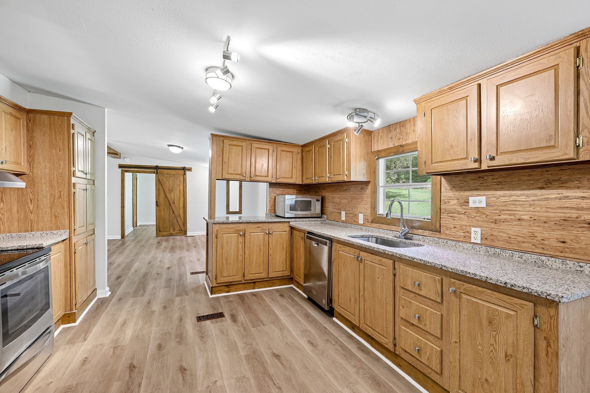 530 North Fork Road Charlotte, TN 37036 - Photo 5 of 11