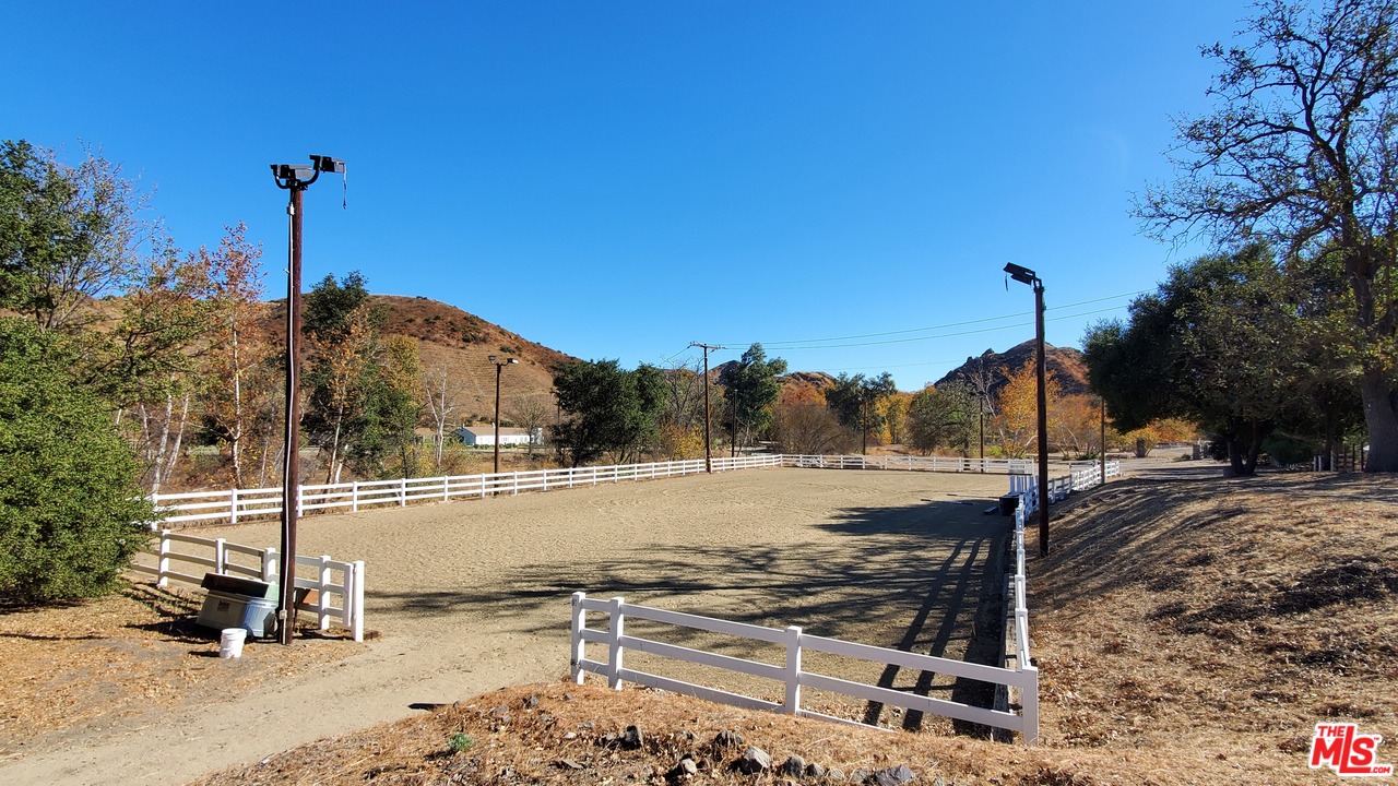 2714 Triunfo Canyon Road Agoura Hills, CA 91301 - Photo 13 of 29