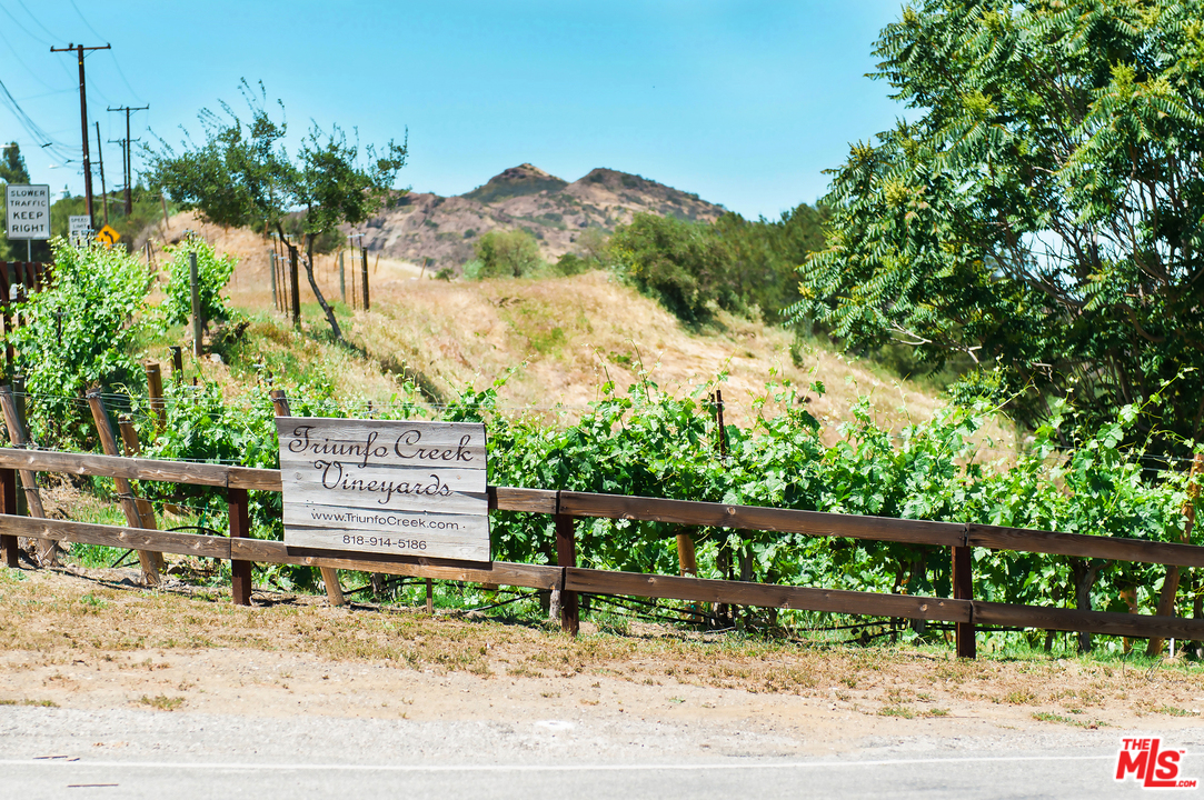 2714 Triunfo Canyon Road Agoura Hills, CA 91301 - Photo 6 of 29