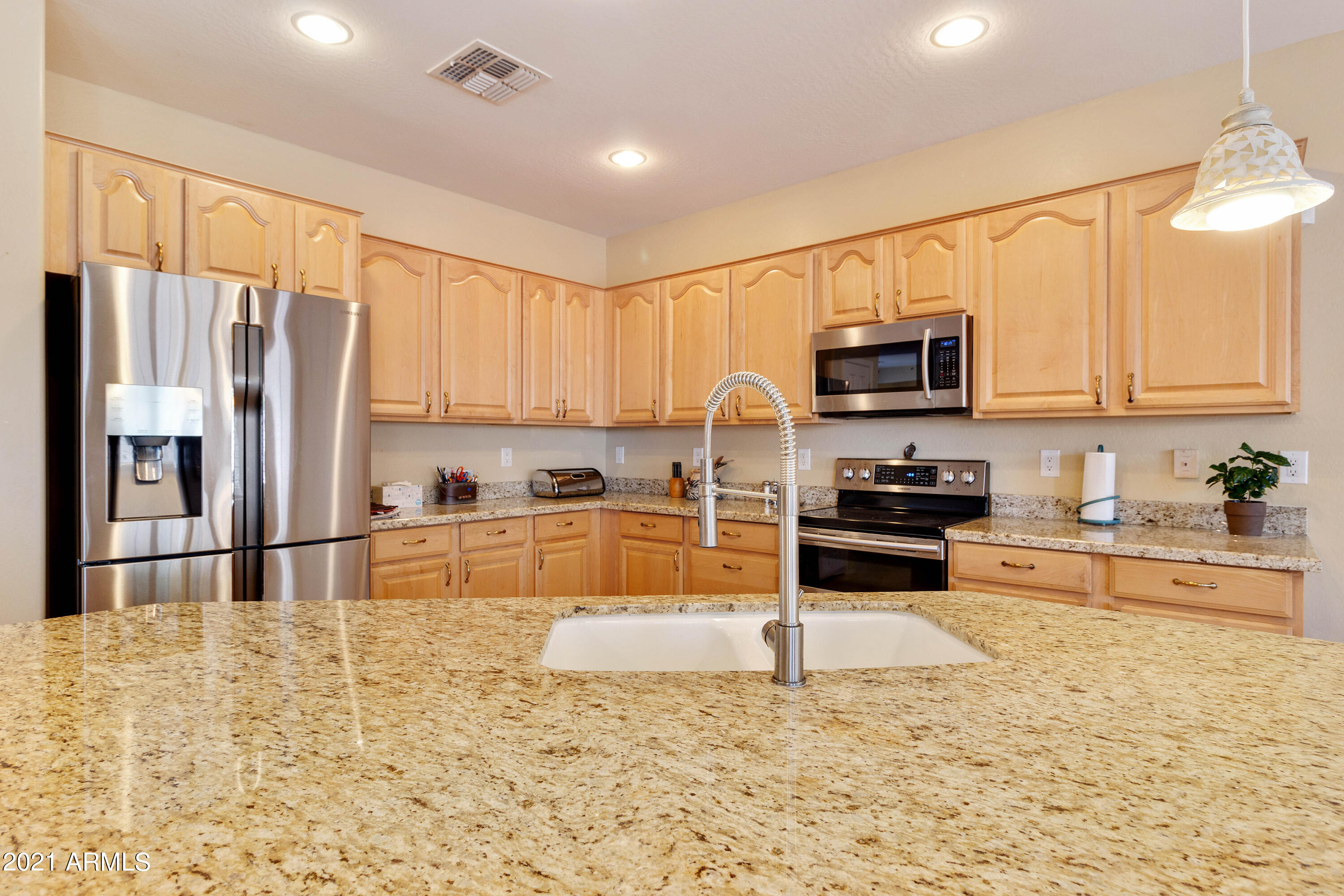 42504 Abbey Road Maricopa, AZ 85138 - Photo 8 of 58 Kitchen
