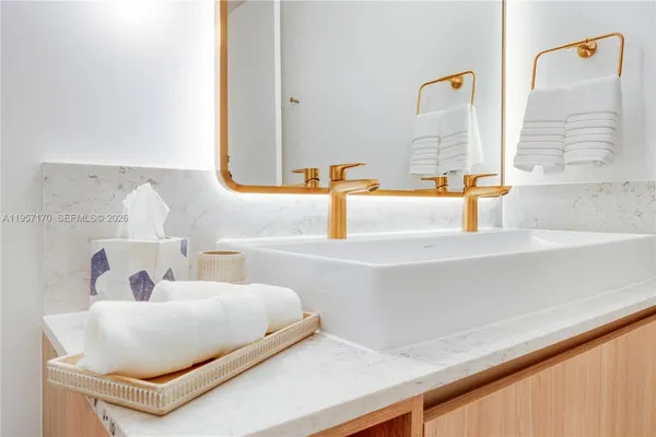 $2,680 | 159 Northeast 6th Street, Unit 3310, Miami, FL 33132