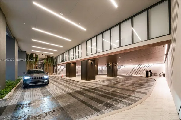 $2,680 | 159 Northeast 6th Street, Unit 3310, Miami, FL 33132