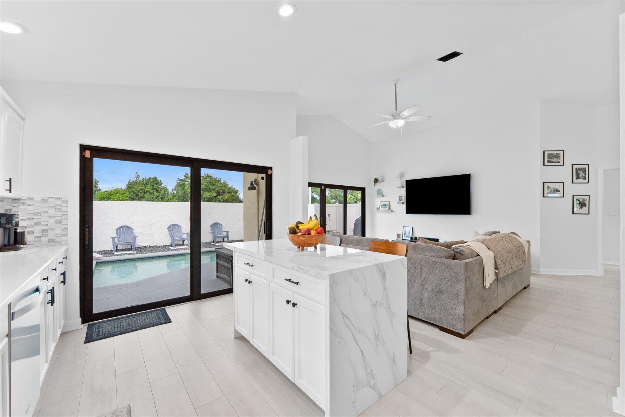 175 Executive Circle Boynton Beach, FL 33436 - Photo 12 of 49 Kitchen