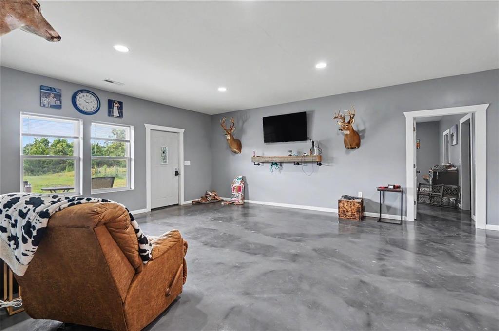 2216 Eisenhower Road Ottawa, KS 66067 - Photo 7 of 54