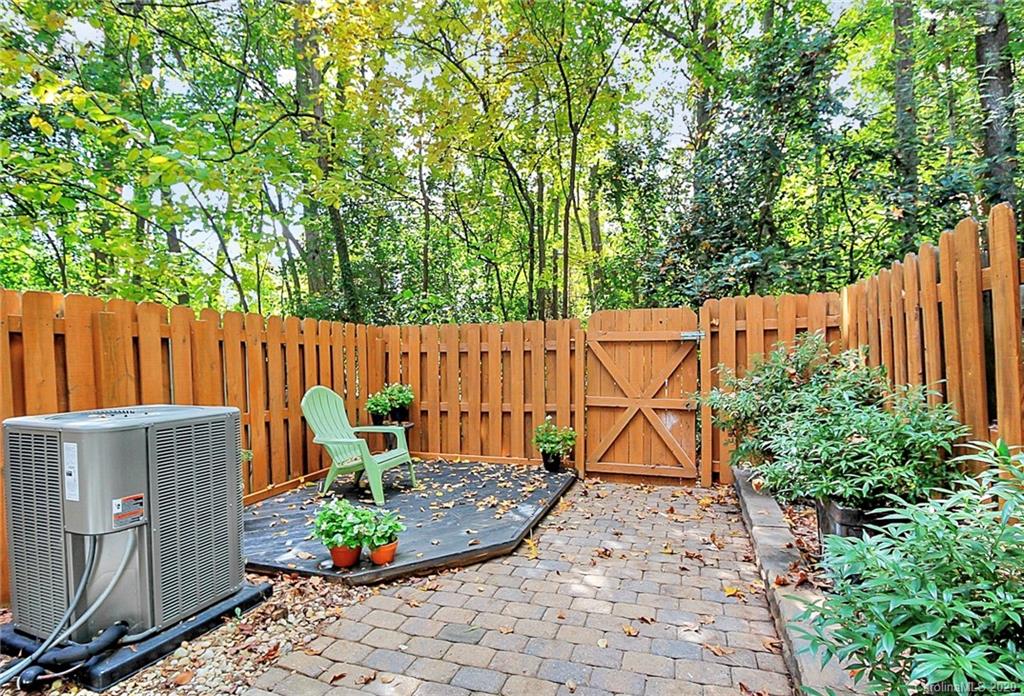 1231 Scaleybark Road, Unit C Charlotte, NC 28209 - Photo 34 of 36 a backyard of a house with lots of green space