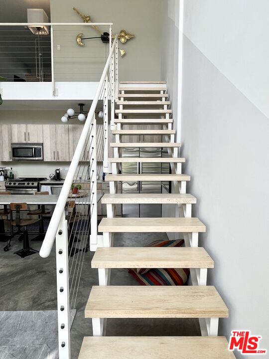 4111 Sunset Boulevard, Unit 332 Los Angeles, CA 90029 - Photo 9 of 17 a view of entryway