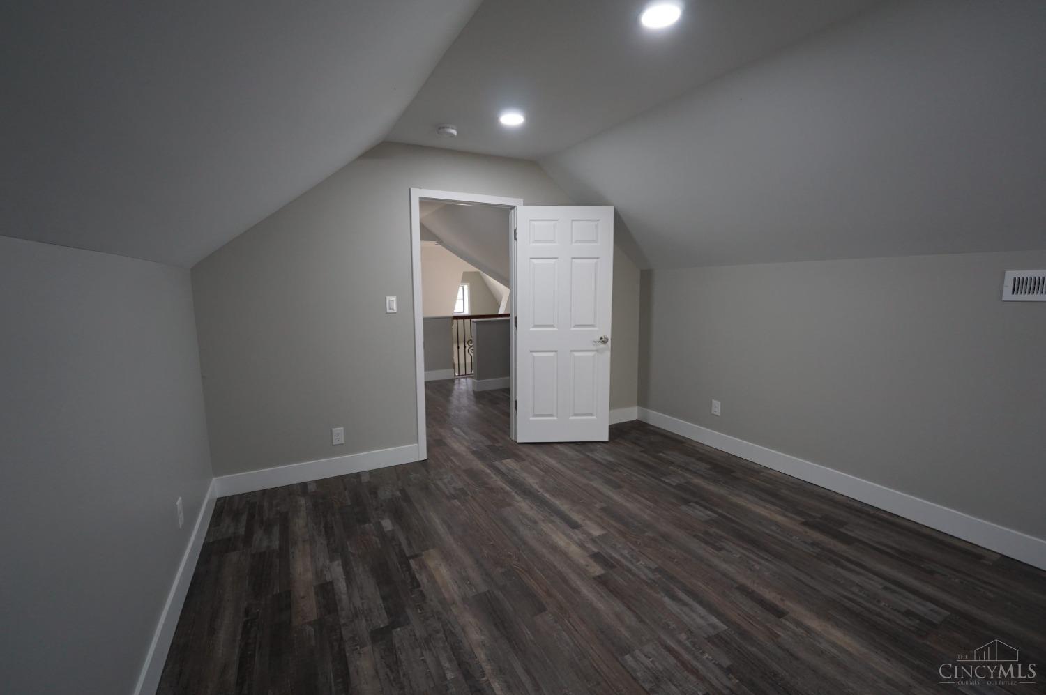 5155 Sidney Road Cincinnati, OH 45238 - Photo 18 of 29