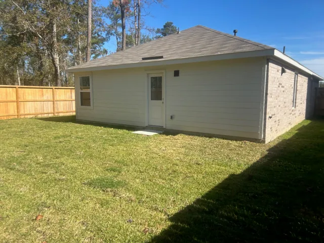 $1,900 | 18567 Autumn Hts Lane, Crosby, TX 77532