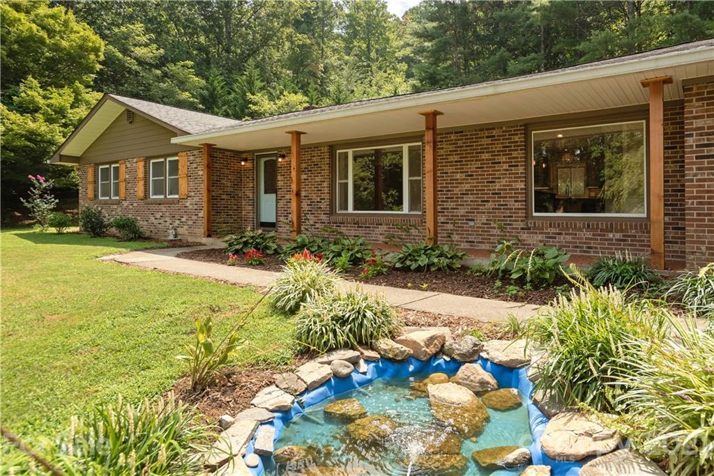 160 Cold Springs Road Hendersonville, NC 28792 - Photo 2 of 26 a front view of a house with a yard