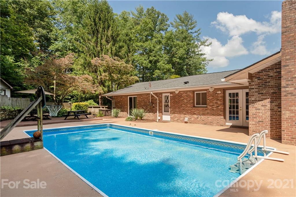 160 Cold Springs Road Hendersonville, NC 28792 - Photo 22 of 26 a house view with a sitting space and garden