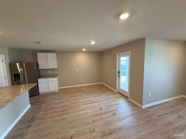 $2,020 | 4041 Whitetail Lane, Pensacola, FL 32526