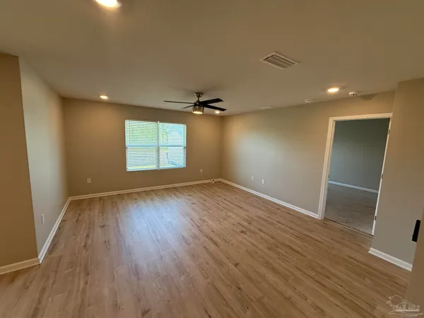 $2,020 | 4041 Whitetail Lane, Pensacola, FL 32526