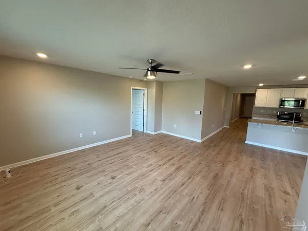 $2,020 | 4041 Whitetail Lane, Pensacola, FL 32526