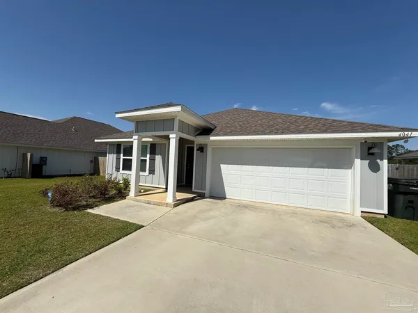 $2,020 | 4041 Whitetail Lane, Pensacola, FL 32526