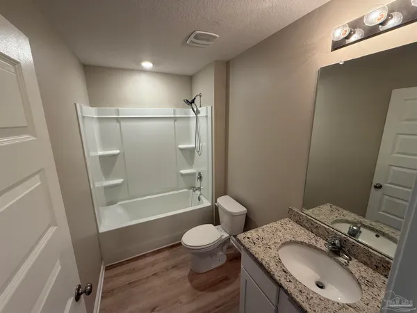 $2,020 | 4041 Whitetail Lane, Pensacola, FL 32526